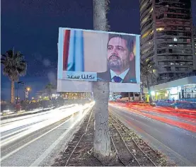  ?? EFE ?? Carteles. Hariri dimitió por televisión y nunca volvió a Beirut.