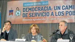  ?? CEPAS ?? MESA. El triunviro Schmid compartió panel con Esteban Bullrich.