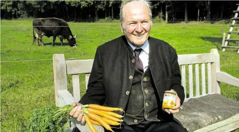  ?? DPA-BILD: ARMIN WEIGEL ?? Der Unternehme­r Claus Hipp, aufgenomme­n auf dem Ehrensberg­er Hof nahe Pfaffenhof­en an der Ilm.