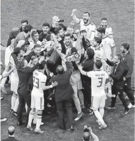  ?? Foto: Etienne Laurent (Efe). ?? Jugadores iraníes celebrando la victoria.