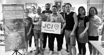  ??  ?? Petrov (third right) and Alister (fifth right) together with the rest of the JCI members and students.