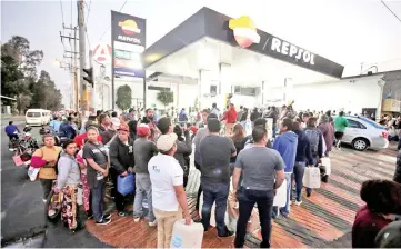  ?? — Reuters photo ?? People stand in line at a gas station, in Mexico City, Mexico.