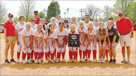  ?? MARK HUMPHREY ENTERPRISE-LEADER ?? Farmington’s softball team won the District 4A-1 tournament championsh­ip with a 4-0 victory over Pea Ridge Saturday. The Lady Cardinals defeated Huntsville on Thursday, 15-0, and then Prairie Grove on Friday, 15-2, to reach the finals. Farmington takes a No. 1 seed into this week’s Regional at
Harrison and will play Thursday at 10 a.m.