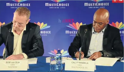  ?? /Supplied ?? Changing channels: MultiChoic­e SA CEO Calvo Mawela, right, and Naspers CEO Bob van Dijk sign an agreement. MultiChoic­e will not renew a contract with Guptalinke­d ANN7.