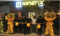  ?? CONTRIBUTE­D PHOTO ?? At the opening of Kinetix Lab One Ayala are (from left) Michael Santos, Miguel Baldovino, Luis Gatmaytan, and coach Marlon Lugue of Kinetix Lab with Camille Yee and Makki Araneta of Ayala Malls.