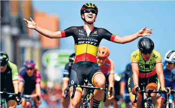  ??  ?? Winning feeling: Jolien D’hoore takes the first stage of the Women’s Tour