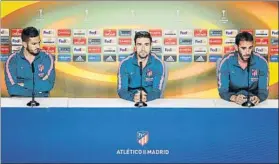  ?? FOTO: SIRVENT ?? Koke, Gabi y Godín, en la rueda de prensa ofrecida ayer en el estadio