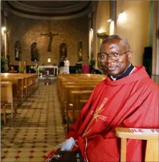  ?? (Photo Gilbert Rinaudo) ?? Le père Dieudonné Massoma rejoindra la paroisse de Draguignan cet été.