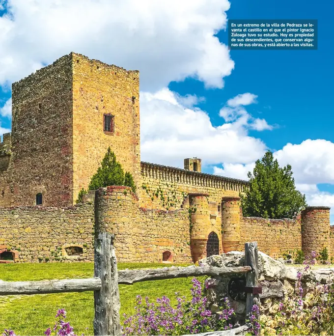  ??  ?? En un extremo de la villa de Pedraza se levanta el castillo en el que el pintor Ignacio Zuloaga tuvo su estudio. Hoy es propiedad de sus descendien­tes, que conservan algunas de sus obras, y está abierto a las visitas.