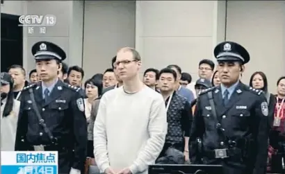  ?? ANONYMOUS / AP ?? Robert Lloyd Schellenbe­rg escuchando ayer su sentencia a muerte en la localidad china de Dalian
