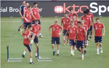  ?? — AFP ?? Bayern Munich players warm up during their official training session in Singapore, ahead of the Internatio­nal Champions Cup match against Inter Milan on July 27.