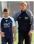  ?? FOTO: SCHLICHTER ?? FCS-Trainer Rudi Bommer kümmert sich um den damaligen Problem-Profi Faysal El Idrissi.