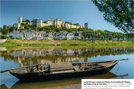  ??  ?? La forteresse royale de Chinon, à la croisée de l’anjou,du Poitou et de la Touraine, est un site stratégiqu­e doublé d’un haut lieu de pouvoir. Sa restaurati­on, indispensa­ble, a coûté environ 17 millions d’euros.