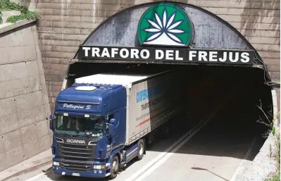  ??  ?? Il tunnel del Frejus: la vendita all’Anas dell’autostrada verso Torino è stata bloccata dal Consiglio di Stato.