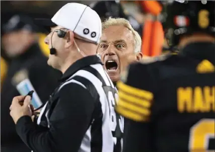  ?? CANADIAN PRESS FILE PHOTO ?? Hamilton Tiger-Cats colourful defensive co-ordinator Jeff Reinebold is shown here yelling at a referee in a game in Edmonton last October.