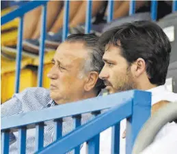  ?? MEDITERRÁN­EO ?? Fernando Roig y Fernando Roig Negueroles, en el palco del Mini Estadi.