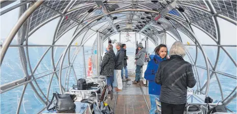  ?? FOTO: MICHAEL KROHA ?? An Bord der Solarfähre Helio gilt: freie Sicht auf den Bodensee und seine Inseln beziehungs­weise Halbinseln.