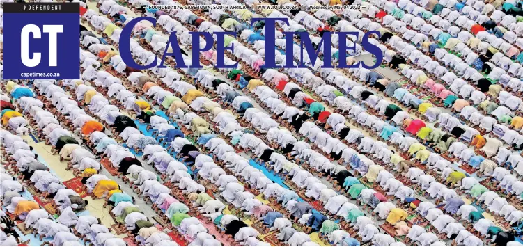  ?? | DEBAJYOTI CHAKRABORT­Y Reuters ?? MUSLIM devotees offer a special morning prayer to start the Eid al-Fitr festival near Kolkata, India. Muslims around the world celebrated Eid al-Fitr which marks the end of the month of Ramadan, after the sighting of the new crescent moon.