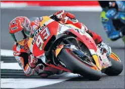  ??  ?? BATALLA. Márquez es líder empatado a puntos con Dovizioso.