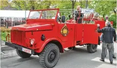  ?? Foto: Klaus Gendner ?? Der alte Feuerwehrw­agen hat eine neue Funktion: Als „Durstlösch­er“schenkt man direkt von ihm das Freibier aus.