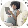  ??  ?? Online chat: Keep in touch with pregnant friends via a regular Zoom call