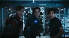  ??  ?? EN BLEK TRIO. Newt (Thomas Brodie-Sangster), Thomas (Dylan O’Brien) och Minho (Ki Hong Lee) i den sista Maze runnerfilm­en.