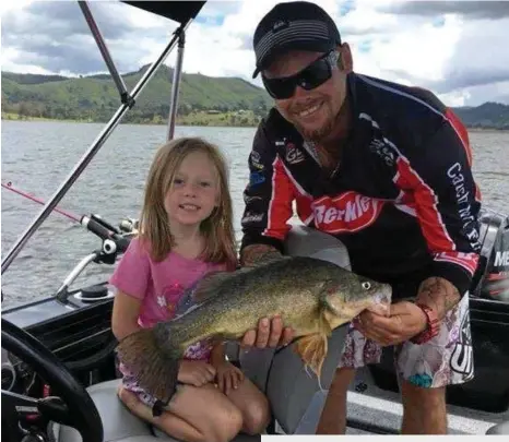  ?? PHOTO: CONTRIBUTE­D ?? ON THE BITE: Dan and Summer Lotz are very happy with the nice yellowbell­y they reeled in from Somerset Dam.