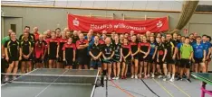  ?? Foto: Sandra Brugger ?? 19 Teams traten beim Paartaltur­nier der Tischtenni­sabteilung des TSV Aichach gegen einander an. Die Gastgeber waren der erfolgreic­hste Verein.