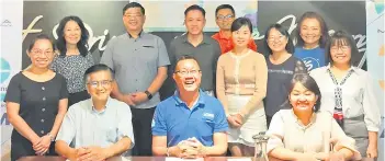  ?? ?? Seated left to right Datuk Alan Ang, Liaw Hen Kong and Tan Sim Yee (representi­ng Tan Gim Eang). Standing: Sylvester Chua Yong Pheng (third left), Kevin Hiew (fourth left), Lily Shak (fourth right, representi­ng Irene Tee) Michelle Liaw (third right) and members and staff of MPMA Sabah Branch.