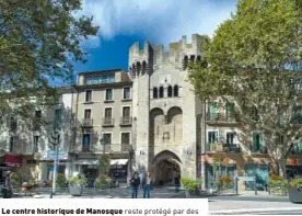  ??  ?? Le centre historique de Manosque reste protégé par des portes médiévales. Photo: La porte Saunerie (xive siècle).