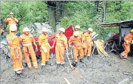  ?? AQIL KHAN /HT ?? A rescue and relief operation underway in Kullu district on Thursday .