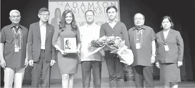  ??  ?? Vicky Morales ( third from left) receives the Adamson Media Award from ( from left) Bro. Henry Escurel C. M., Vice President for Academic Affairs; Dr. Servillano Marquez Jr., dean of the College of Education and Liberal Arts; Fr. Gregorio Bañaga Jr.,...