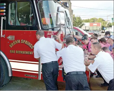  ?? Janelle Jessen/Herald-Leader ?? Firefighte­rs pushed a fire engine into the truck bay at Fire Station No. 2 during a grand opening for the station in October.