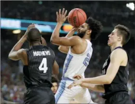  ?? MARK HUMPHREY — THE ASSOCIATED PRESS FILE ?? North Carolina’s Joel Berry II (2) was the Final Four’s Most Outstandin­g Player last year and is recovering from a broken bone in his right hand.