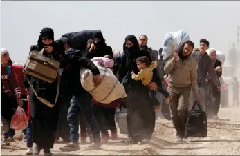  ?? PICTURES: REUTERS/AFRICAN NEWS AGENCY (ANA) ?? People walk with their belongings as they flee the rebel-held town of Hammouriye­h in eastern Ghouta, Syria, on Thursday.