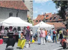  ?? FOTO: STADT LINDAU ?? Schmuck, Taschen, Hüte, Schals und vieles mehr gibt es am Wochenende in Lindau zu kaufen.