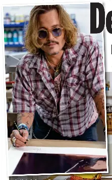  ?? ?? Artist: Johnny Depp at work with his paints. Inset: Signing one of his works