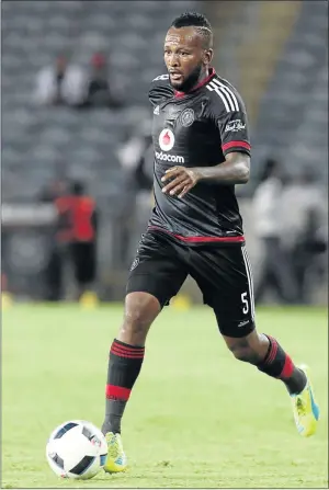  ?? PHOTOS: ANTONIO MUCHAVE ?? Pirates’ midfielder Mpho Makola has made a plea for patience as they get their season under way against Arrows tonight.