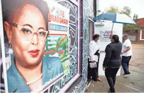  ?? MAX GERSH/USA TODAY NETWORK ?? U.S. Senate candidate Marquita Bradshaw leaves her election headquarte­rs to vote in October in Memphis, Tenn.