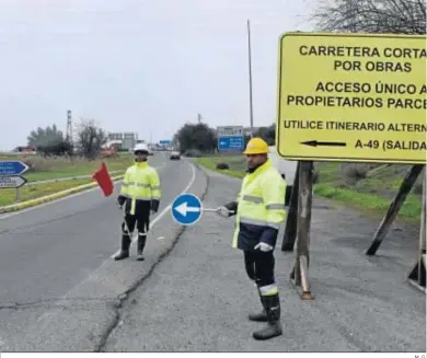  ?? M. G. ?? Imagen de las obras que han derivado en desvíos alternativ­os a la hora de salir desde Sevilla a Huelva.