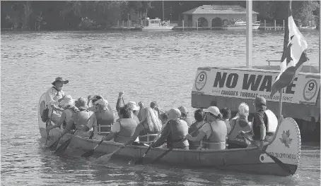  ?? NICK BRANCACCIO/FILES ?? Last September, members of the Windsor Essex County Canoe Club ferried passengers from Lakeview Park Marina during Peche Island Day. This year’s $22-million enhanced capital budget includes $1 million for a new motorized boat and other improvemen­ts to...