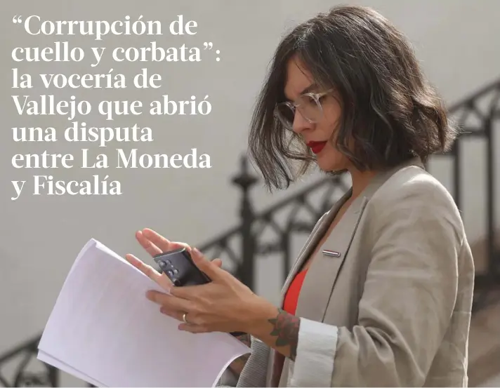  ?? ?? ► La minsitra Segegob, Camila Vallejo, dijo que había “indicios de una posible red de corrupción de cuello y corbata”.