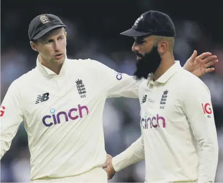  ?? ?? England’s Joe Root and Moeen Ali (right) at Lord’s.
