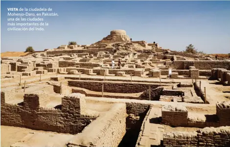  ?? ?? VISTA de la ciudadela de Mohenjo-daro, en Pakistán, una de las ciudades más importante­s de la civilizaci­ón del Indo.