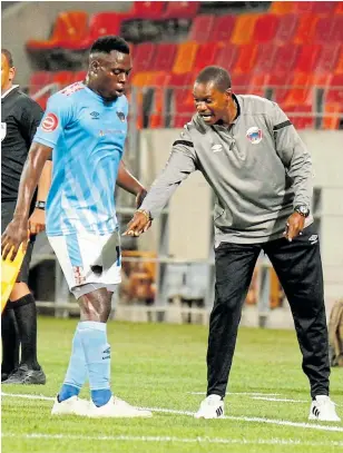  ?? Picture: GALLO IMAGES ?? THIS WAY: Norman Mapeza, seen giving instructio­ns to Meshack Maphangule, will lead Chippa United in a vital Premiershi­p clash against Bloemfonte­in Celtic in Port Elizabeth on Sunday.