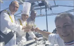  ??  ?? Des conditions de travail inédites pour les chefs étoilés, Christian Garcia, Philippe Joannes, Marcel Ravin et Jean-Claude Brugel.