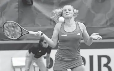  ?? JOHN RAOUX/AP ?? The Czech Republic's Katerina Siniakova returns a shot to the United States' Shelby Rogers during a Fed Cup semifinal match on Saturday in Wesley Chapel, Fla.