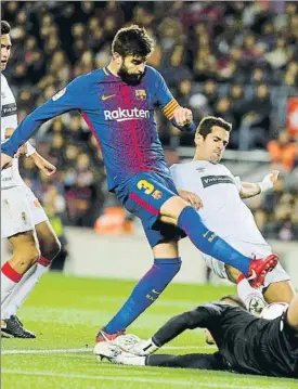  ?? FOTO: PEP MORATA ?? Piqué, capitán de inicio, marcó el segundo gol de la tarde contra el Real Murcia