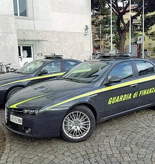  ?? (qui sopra). ?? Fiamme gialle L’indagine è stata condotta dalla Guardia di Finanza di Bolzano