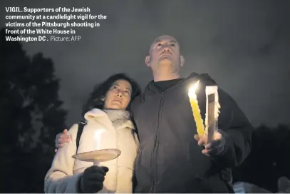  ?? Picture: AFP ?? VIGIL. Supporters of the Jewish community at a candleligh­t vigil for the victims of the Pittsburgh shooting in front of the White House in Washington DC .